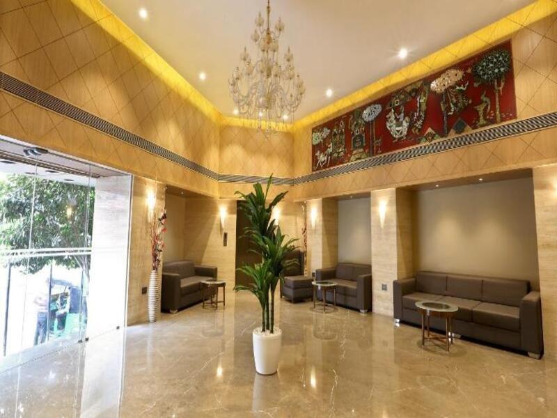 Central Beacon Hotel Surat Exterior foto