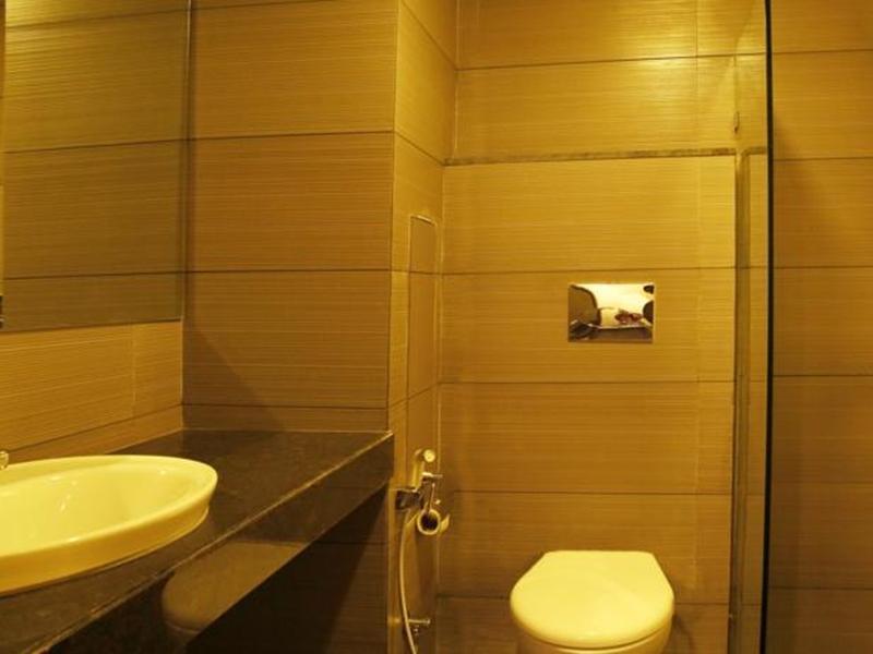 Central Beacon Hotel Surat Exterior foto