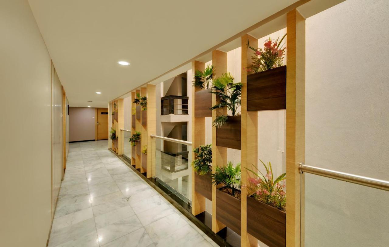 Central Beacon Hotel Surat Exterior foto