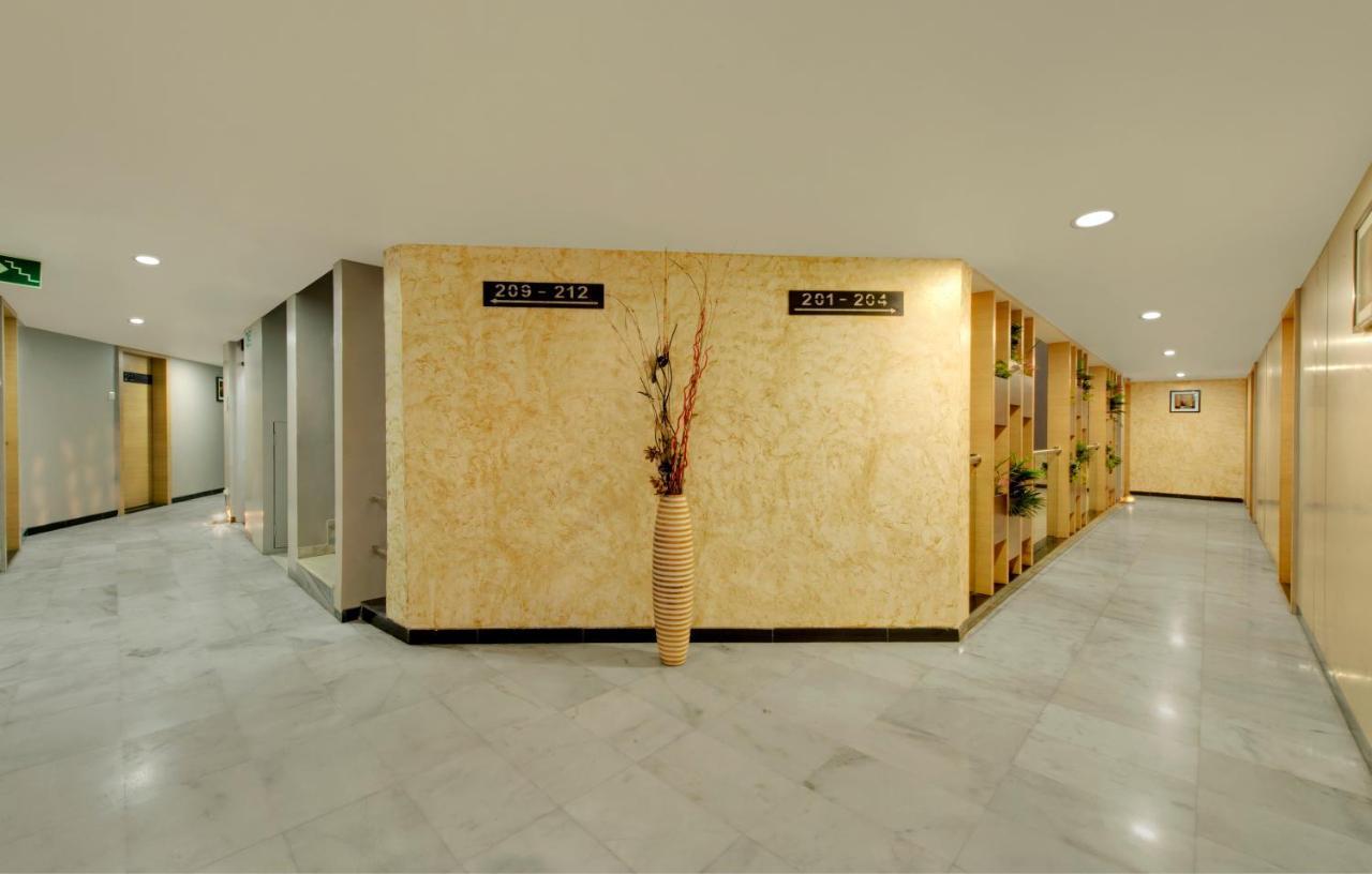 Central Beacon Hotel Surat Exterior foto