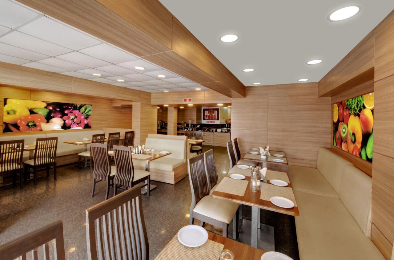 Central Beacon Hotel Surat Exterior foto